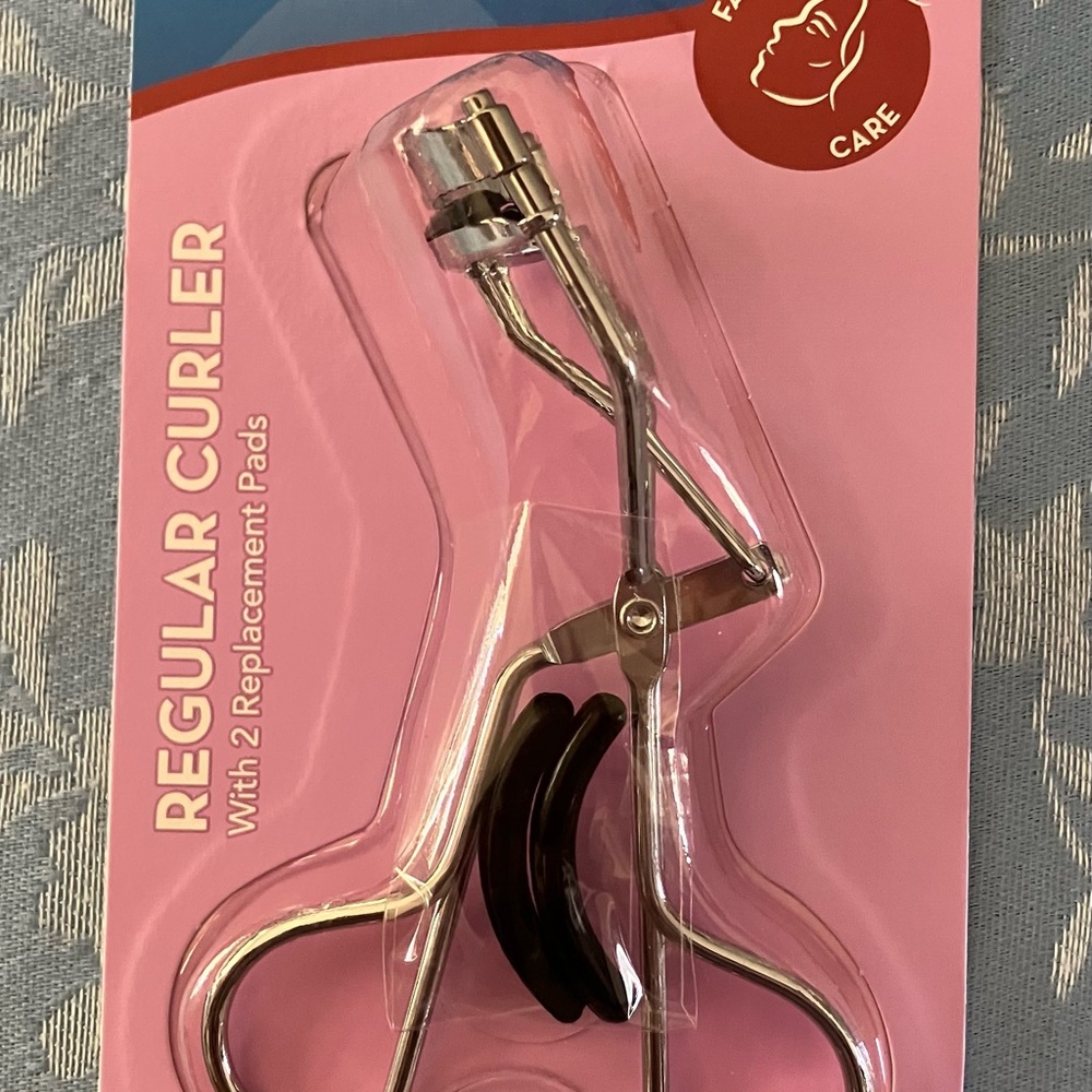 Silver Eyelash Curler with Replacement Pads